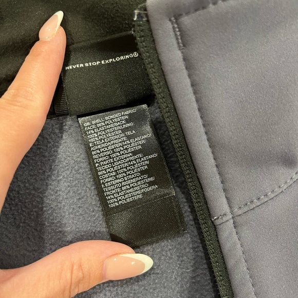 Women’s North Face Jacket - Picture 3 of 5